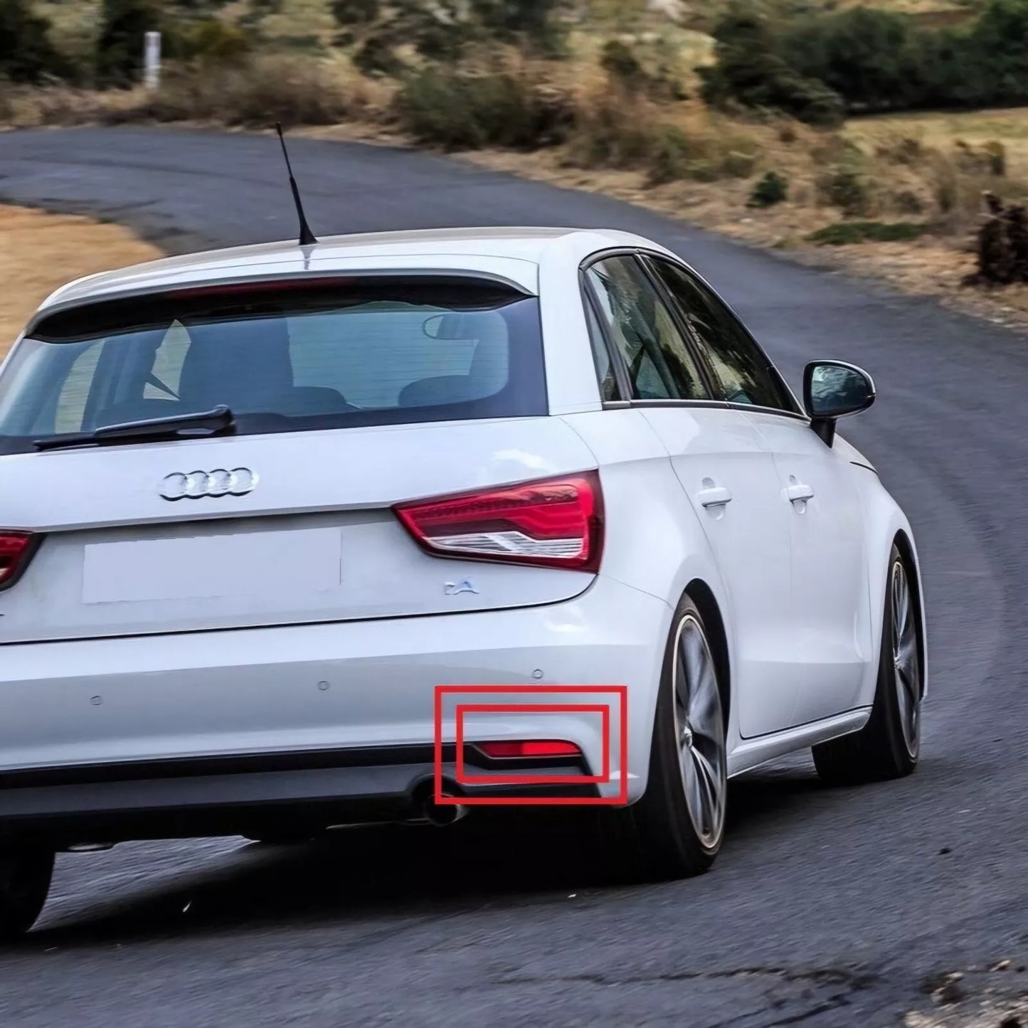 GENUINE AUDI A1 2015-2018 REAR BUMPER RIGHT DRIVERS O/S LIGHT REFLECTOR 8XA945106